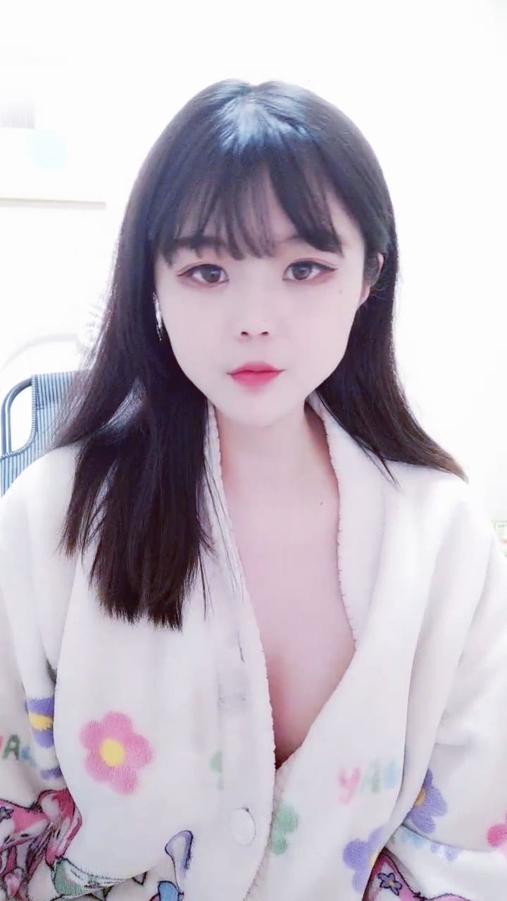 【禁漫直播】呆萌小少妇露脸黑丝诱惑情人节伺候大哥激情啪啪直播赚钱,口交大鸡巴揉奶玩逼,被大哥无套抽插爆草射肚子上 HD