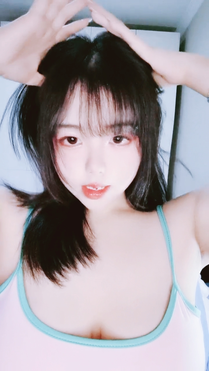 【禁漫直播】大奶尤物小姐妹全程露脸一起大秀给狼友发骚,互动情趣听指挥叫狼友爸爸,揉奶玩逼自慰撅着屁股给狼友看好骚 HD