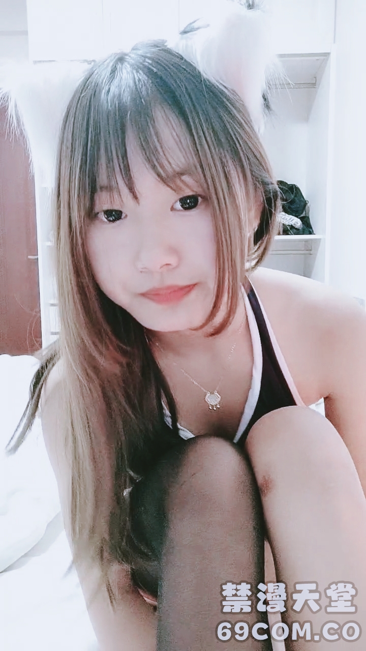 OQG-866 新人下海甜美小妹妹！情趣猫耳朵卡哇伊！丝袜美腿没穿内裤,掰开小穴特写,换上女仆装诱惑