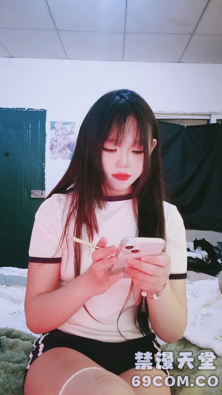 【禁漫直播】极品呆萌小妹全程露脸陪狼友发骚,在狼友的指挥下脱光看了秒硬,揉奶玩逼看特写舔手指上的淫水撅着屁股发骚 HD
