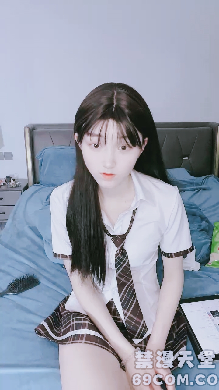 【禁漫直播】极品尤物！清纯美少女！新花样胖大叔玩穴,清洗器逼里灌水,跳蛋按摩器双管齐下,美女很喜欢 HD
