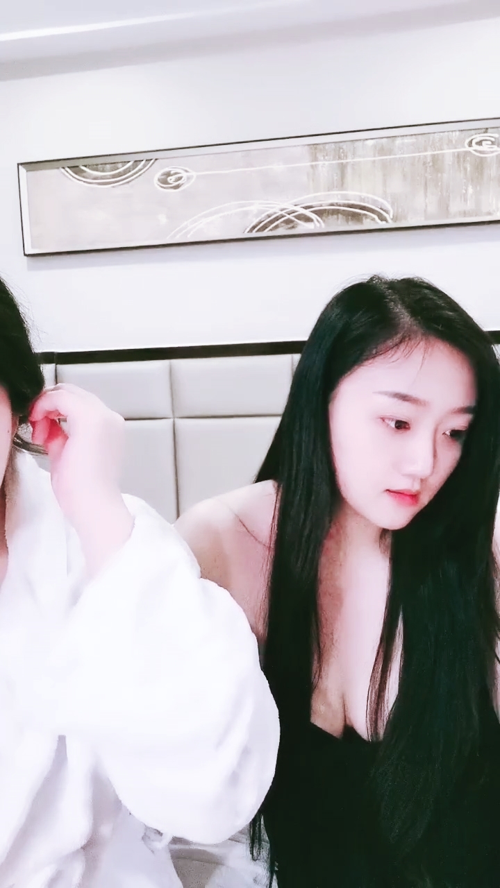 YDT-615 夺命大腚 两个丰满新人妹子,露脸道具自慰,相互玩耍,后入道具插穴两个骚货真会玩