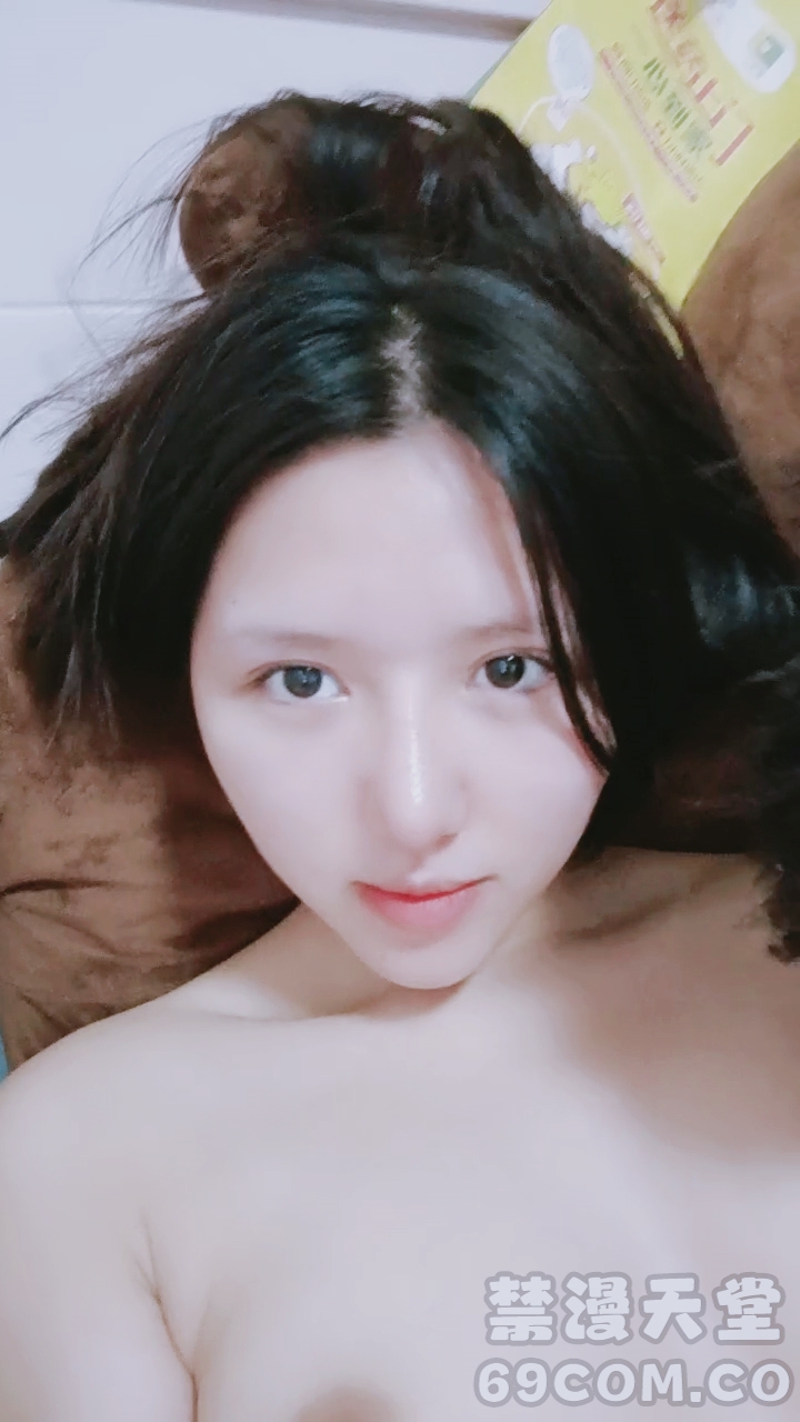 XSI-862 新人下海乖巧听话小姐姐！大屌炮友激情操逼！穿上情趣装黑丝袜,第一视角后入大屁股,叫起来好听太骚了