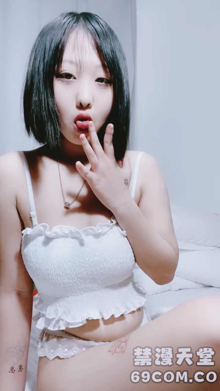 WSVV-584 新人下海短发小妹妹！微毛嫩穴炮击伺候！脱光光张开双腿抽插,表情很难受,还是喜欢自己手指扣