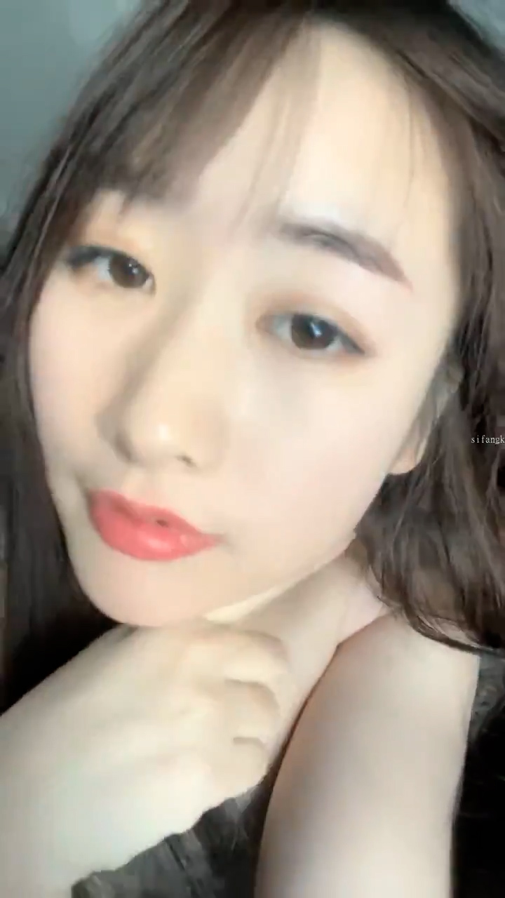 [直播] 颜值人气女神 【月亮是我撸弯的】 关注已久 终于被干了 透明蕾丝 肤白貌美 被纹身大汉爆操 5