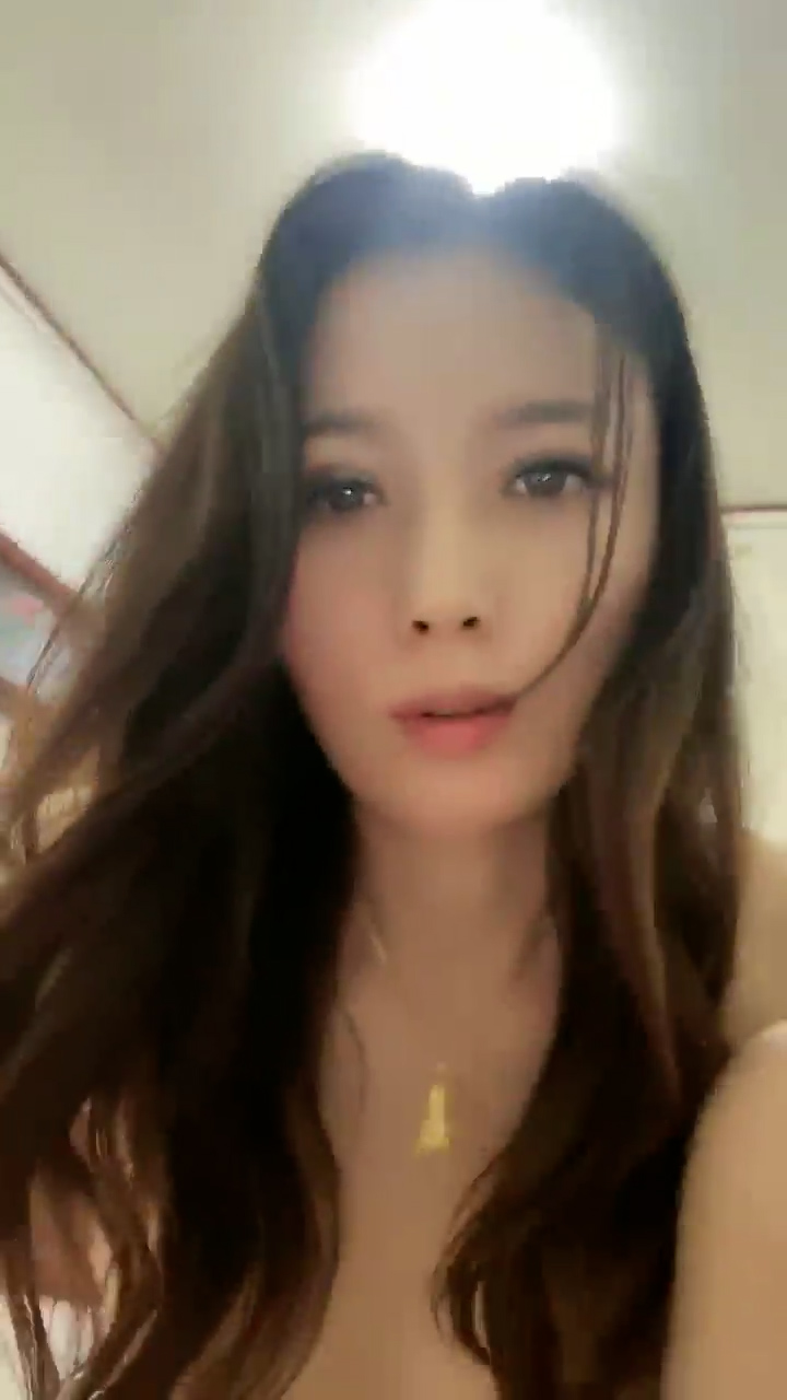 [直播] 农村小少妇 负债下海 【终于尼】 村花也寂寞 家里无人脱光各种展示 貌美如花 逼逼水多好饥渴的尤物 5