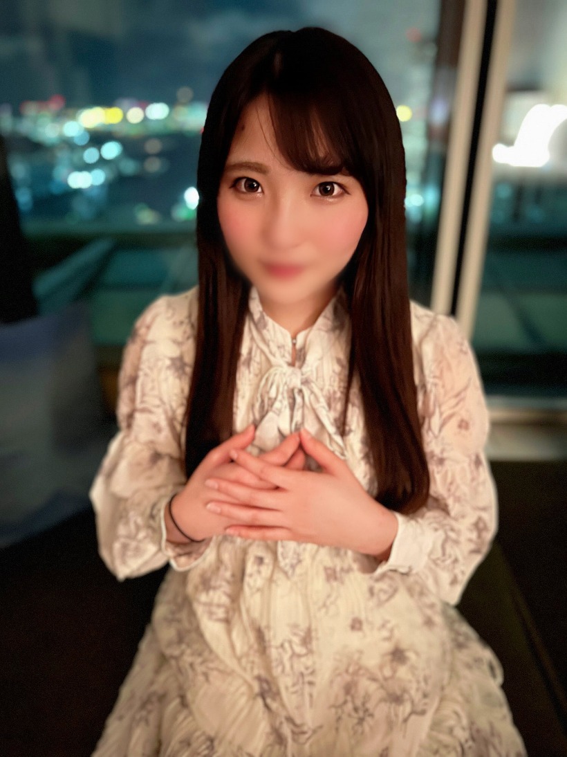 FC2PPV-3037413 【完全顔出し】【天真爛漫娘の初中出し_】純粋無垢な不思議ちゃんをホテルに