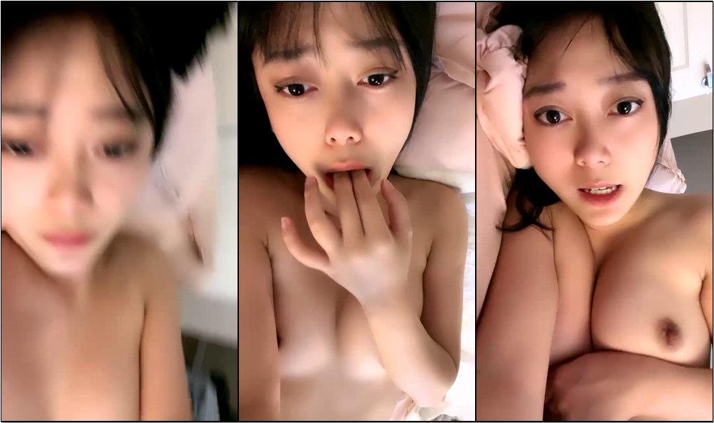极品新人美少女！一脸清纯呆萌！来大姨妈还塞着棉棒,只能跳蛋震外面,粉嫩小穴叫起来好听