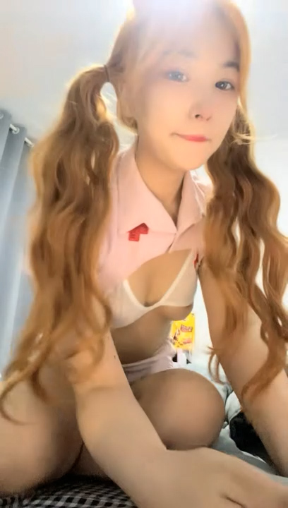 金发双马尾！极品美少女！化身小护士，吊带黑丝袜，收费房自慰，假屌骑乘抽插，极度淫骚