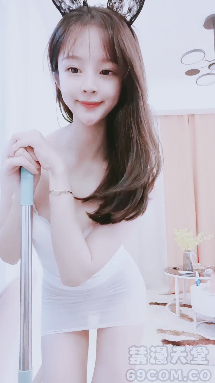 【禁漫直播】丝袜高跟大长腿高颜值闺蜜和好姐妹大秀直播,淫声荡语揉奶玩逼坐插假鸡巴,闺蜜给拖把乳交蹭逼特写饥渴难耐