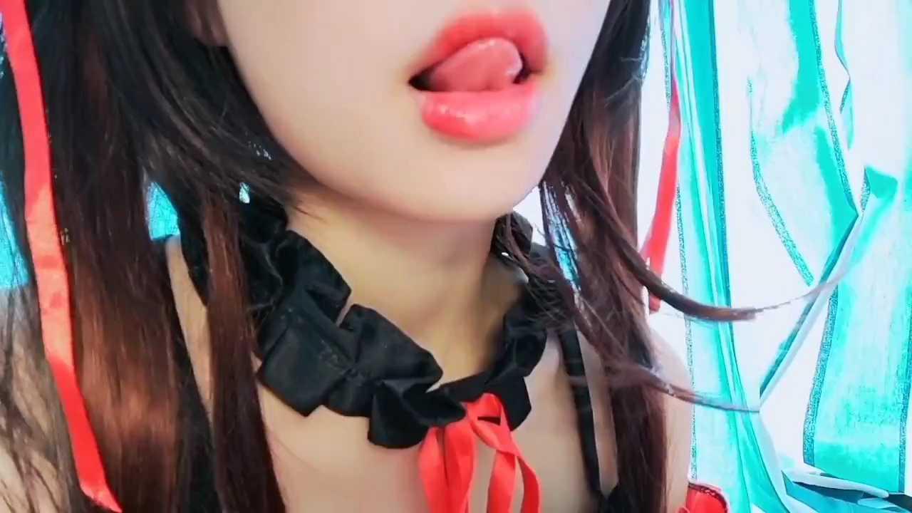 Cosplay无毛黑丝福利姬诱惑自慰