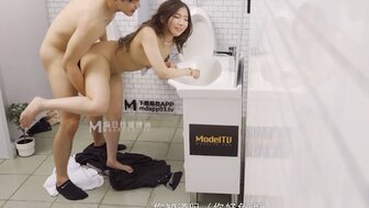 【SM调教】MDWP0022 淫行衛生間 情欲解放的衛生隔間