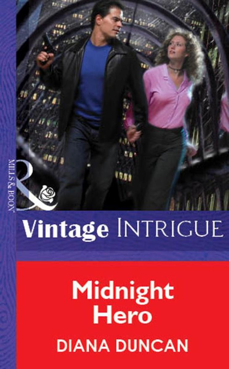Midnight Hero (Mills & Boon Vintage Intrigue)