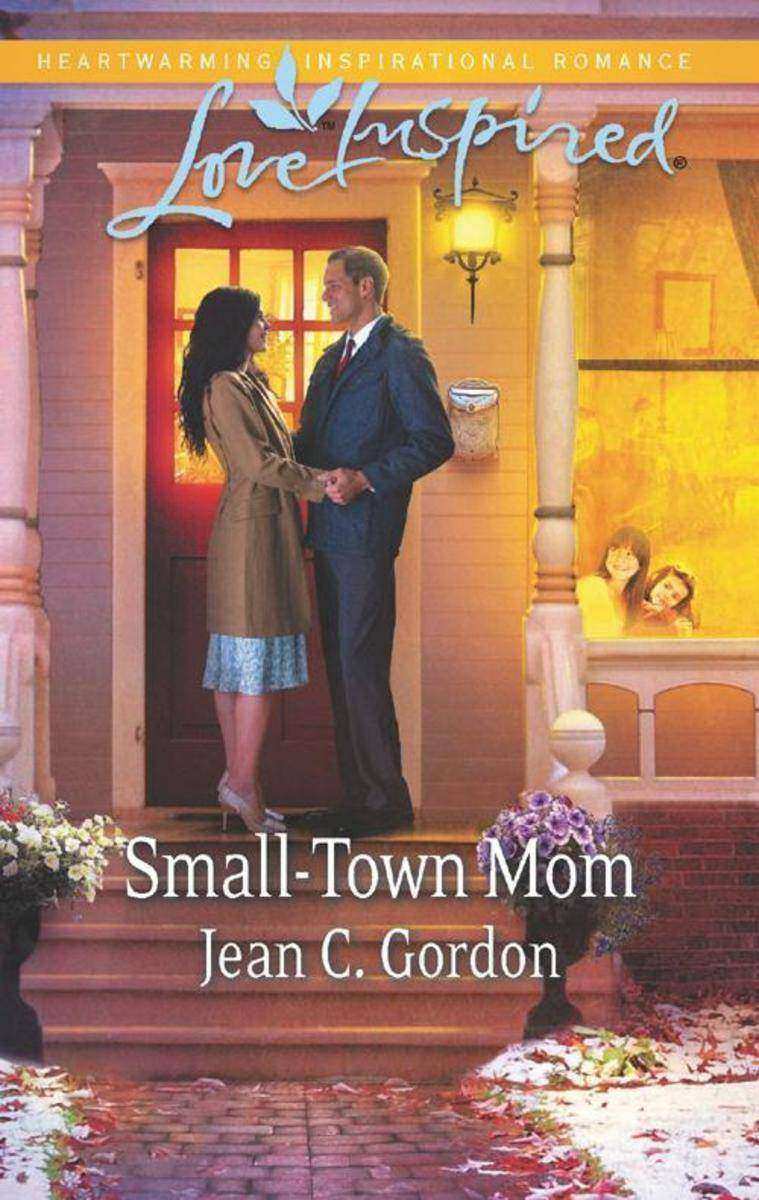 Small-Town Mom (Mills & Boon Love Inspired)
